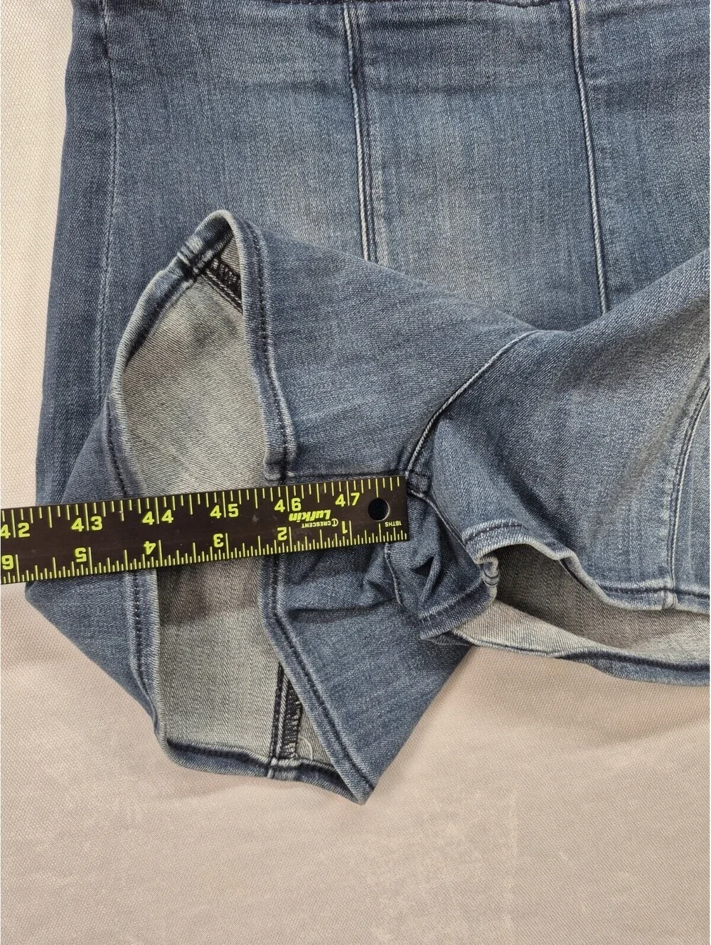 Express Denim Shorts Women's 12 High-Rise Side Zip Flat Front Med Wash NWT